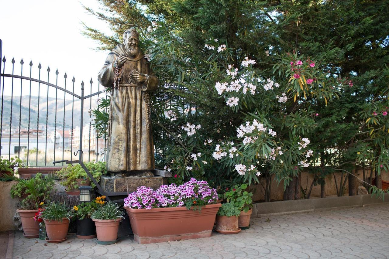 Albergo Villa Marchese San Giovanni Rotondo Esterno foto